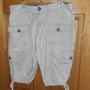 Unionbay Juniors Tan Cargo Capri Size 7